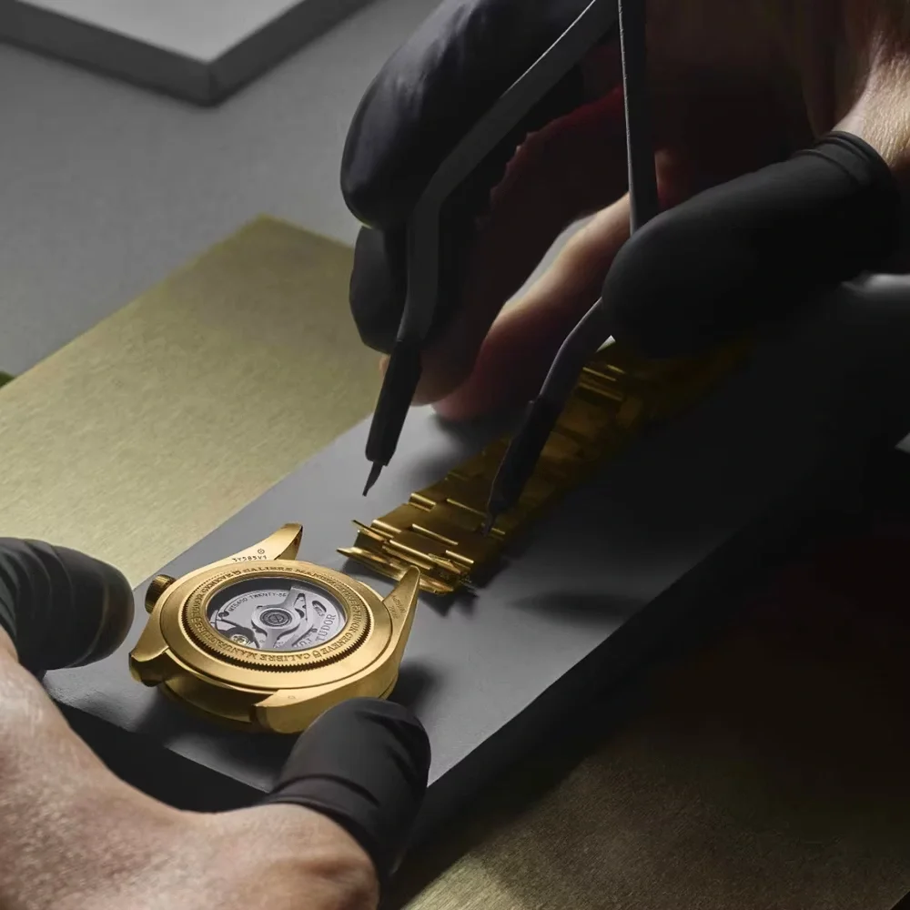 Contact Tianwei Watch Project Hero Contact Us: Right-side circular contact hero