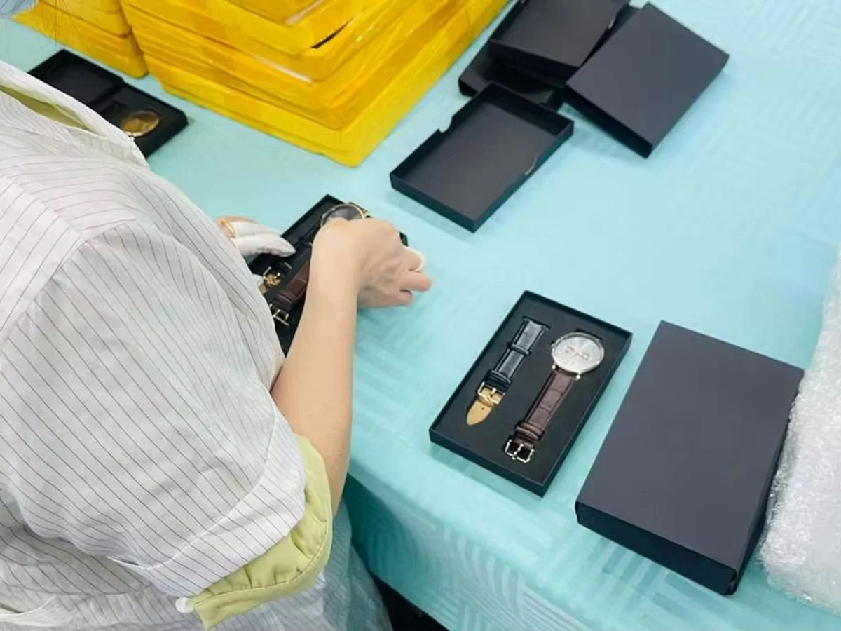 Custom Watch Manufacturer: Private label watch and packaging