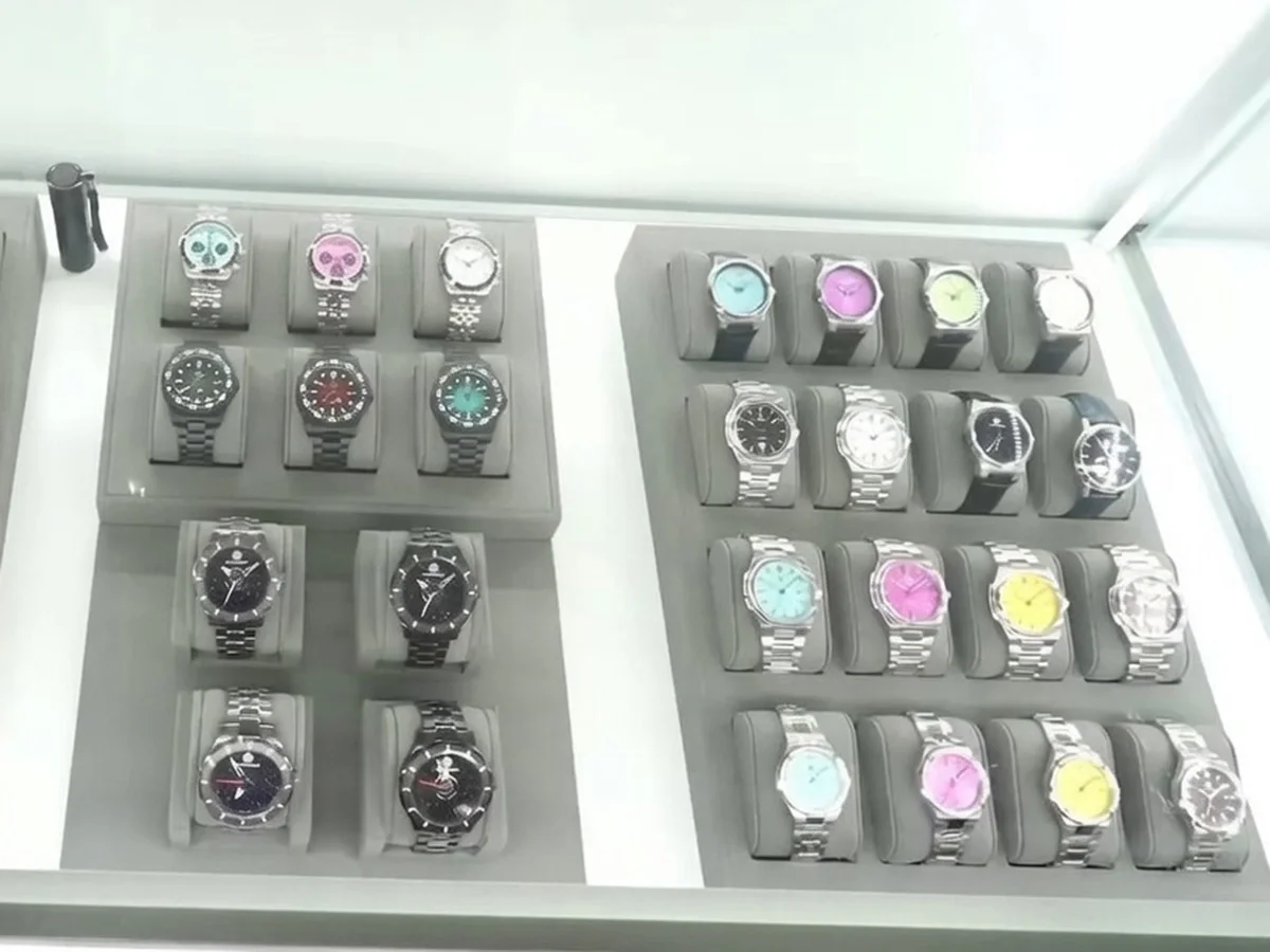Custom Watch Manufacturer: Custom quartz watch